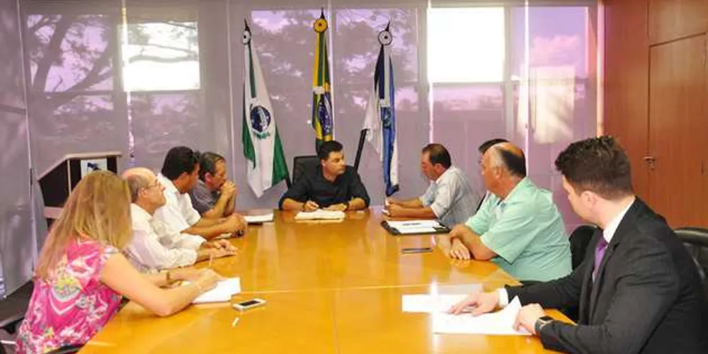 Imagem ilustrativa da imagem Rangel discute implantação do Uber com taxistas