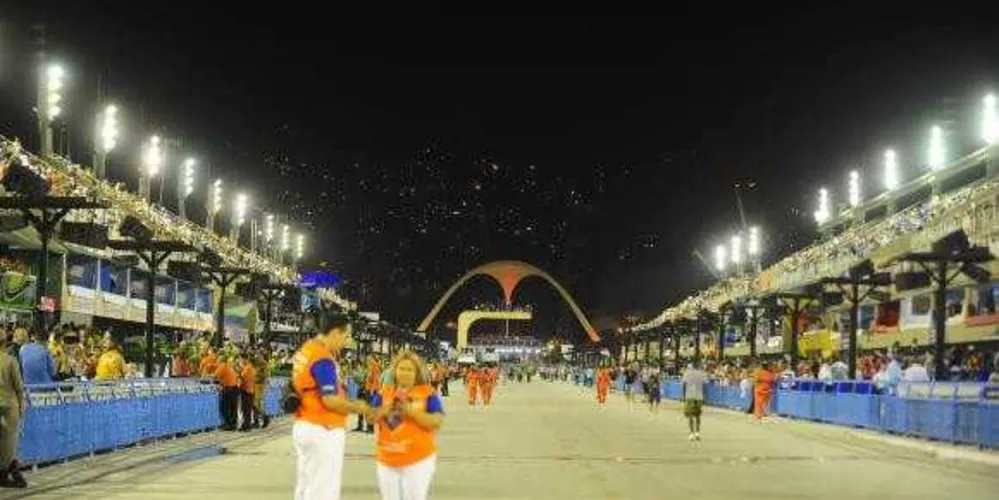 Imagem ilustrativa da imagem Homenagens marcam primeiro dia no sambódromo do Rio