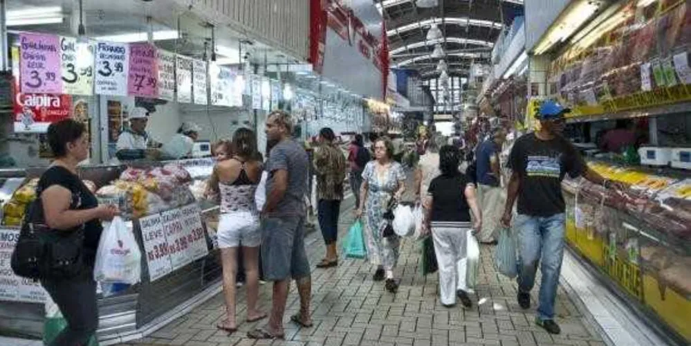 Imagem ilustrativa da imagem Mesmo com dívidas, consumidor está mais otimista