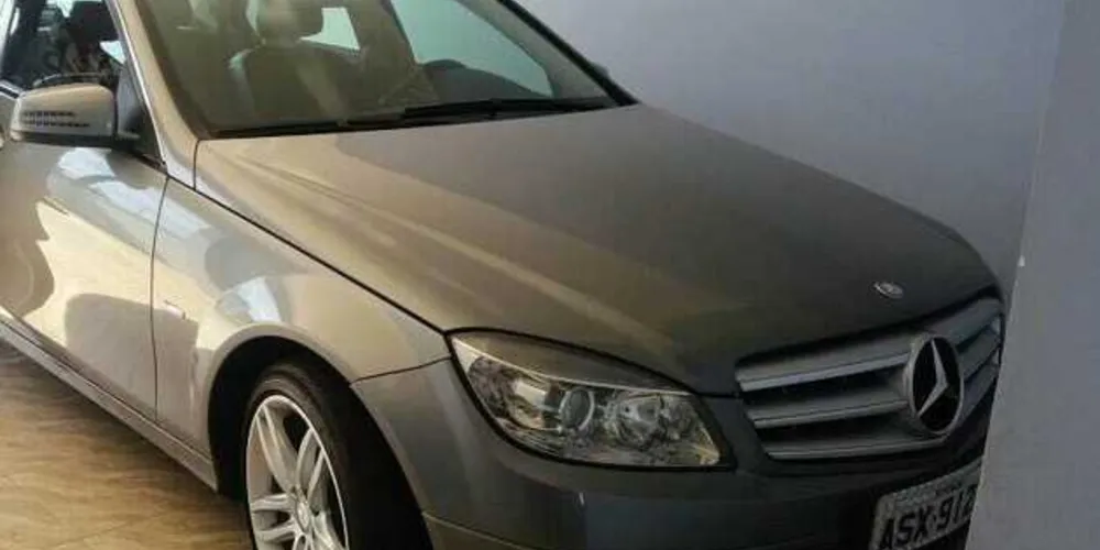 Imagem ilustrativa da imagem Morador desce para abrir portão e tem carro roubado
