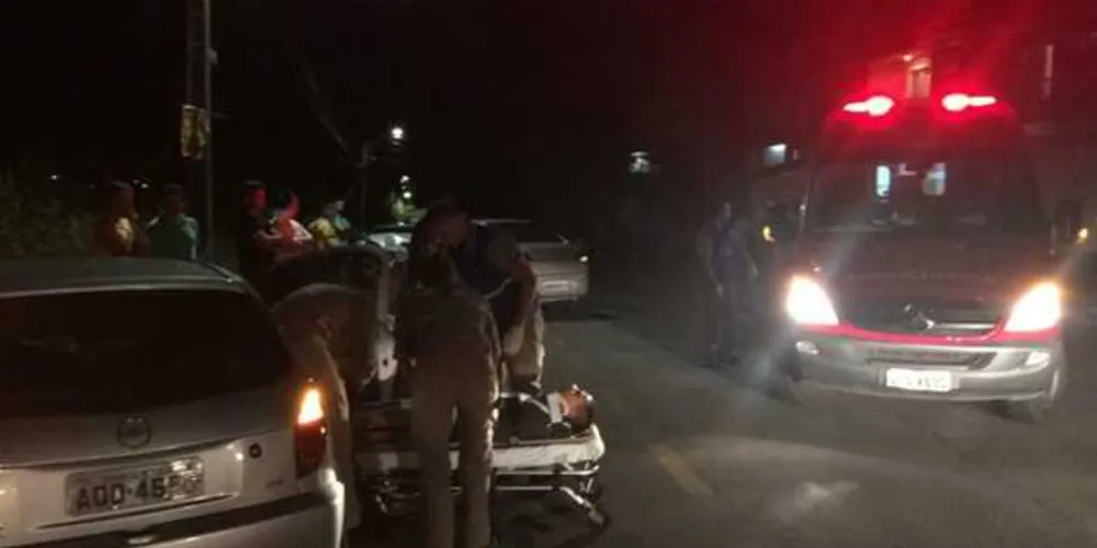 Imagem ilustrativa da imagem Colisão entre três carros e uma moto deixa dois feridos no PR