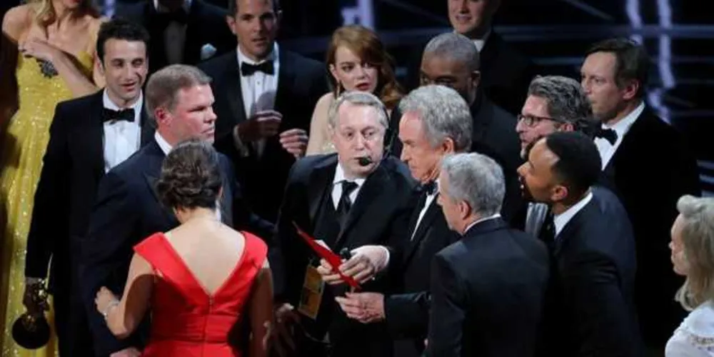Imagem ilustrativa da imagem Erro na premiação de melhor filme do Oscar vira piada