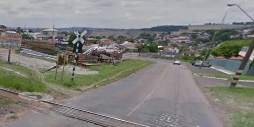 Imagem ilustrativa da imagem Ladrões roubam veículo e amarram proprietário em casa abandonada