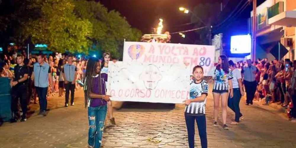 'Monstros do Barro' é campeão do Carnaval de Tibagi