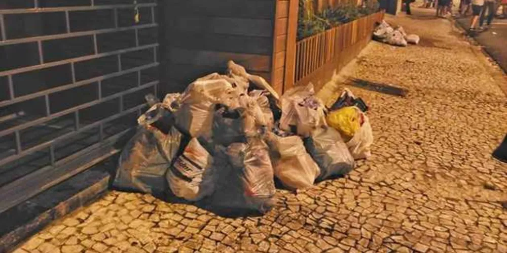 Imagem ilustrativa da imagem Organização do ‘Bloco da XV’ pede desculpas por sujeira