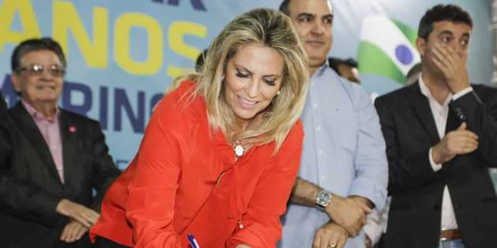 Imagem ilustrativa da imagem Cida Borghetti inaugura estação de tratamento em PG