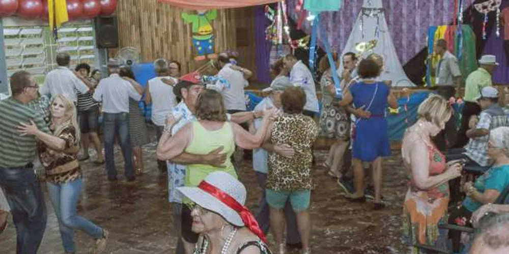 Imagem ilustrativa da imagem Carnaval da melhor idade movimenta Telêmaco