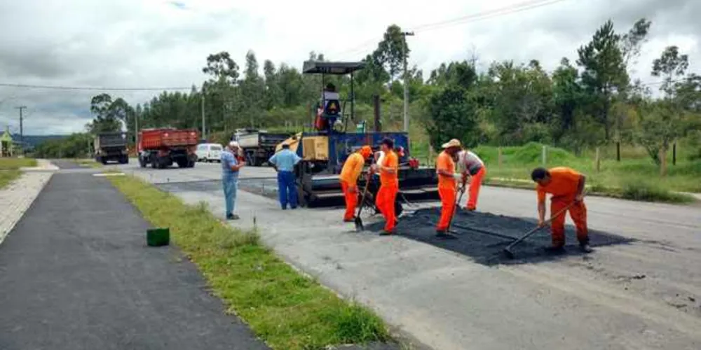 Imagem ilustrativa da imagem Palmeira realiza reparos e pavimentação em avenida