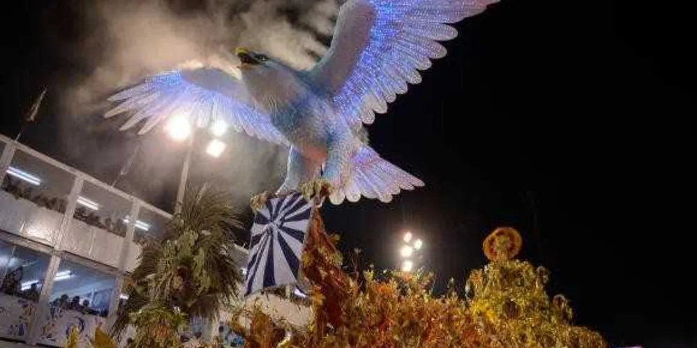 Imagem ilustrativa da imagem Escolas campeãs do carnaval do Rio desfilam à noite