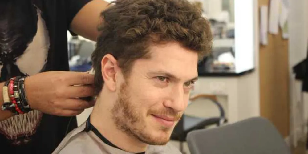 Caio Paduan corta o cabelo para nova fase de Alex