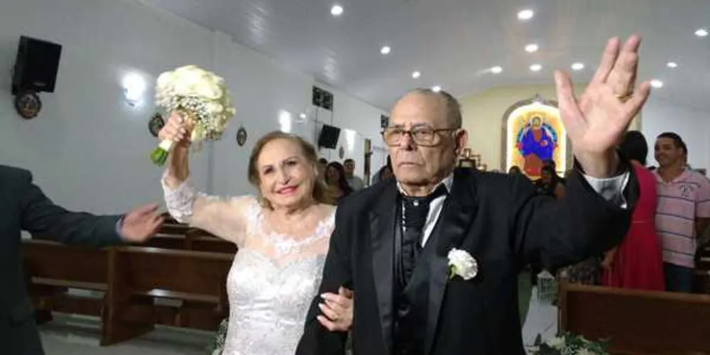 Imagem ilustrativa da imagem Depois de 65 anos juntos, casal de idosos oficializa união