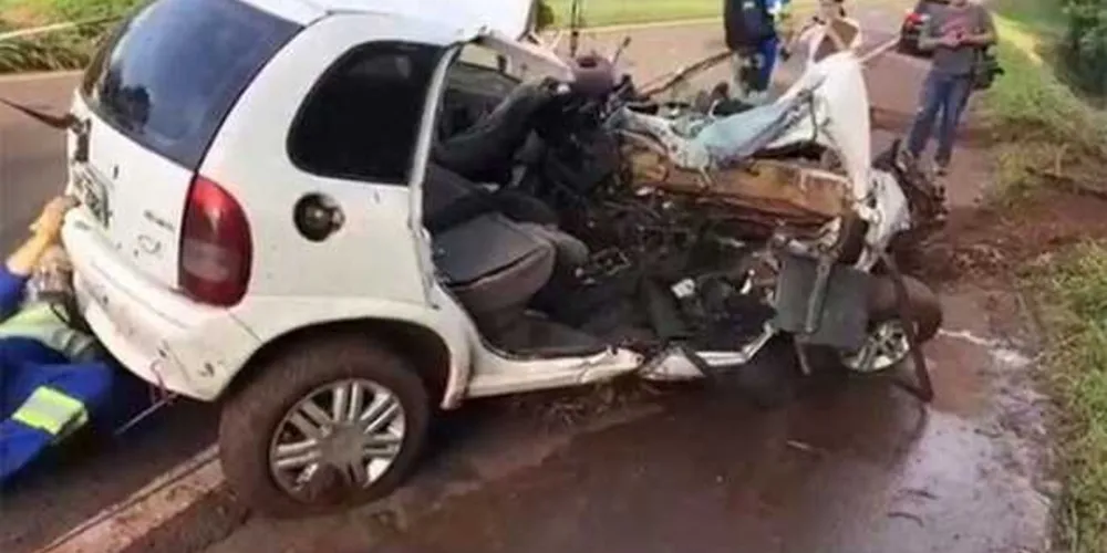 Imagem ilustrativa da imagem Carro despenca de ribanceira e três jovens morrem na BR-376