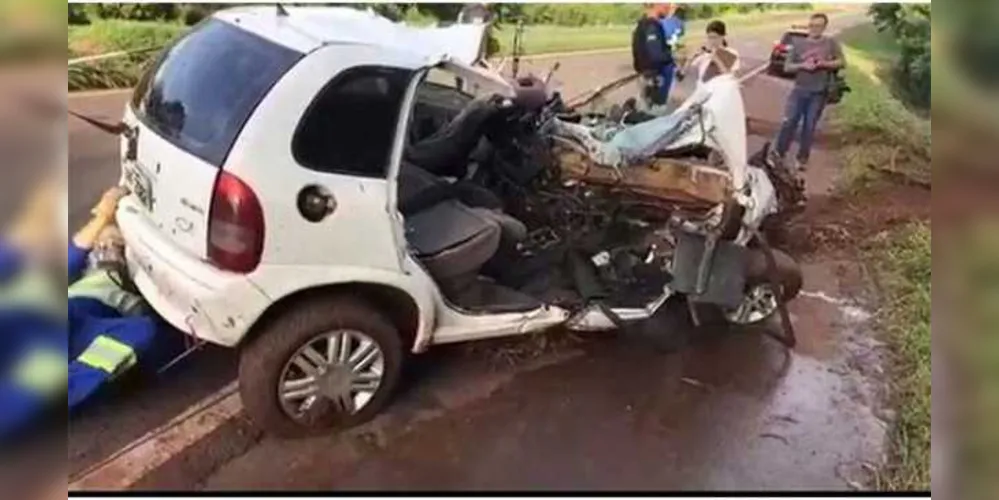 Imagem ilustrativa da imagem Carro despenca de ribanceira e três jovens morrem na BR-376