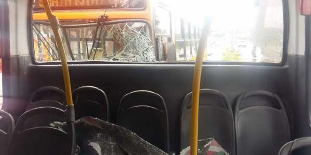 Imagem ilustrativa da imagem Acidente com dois ônibus deixa mais de dez feridos em Curitiba