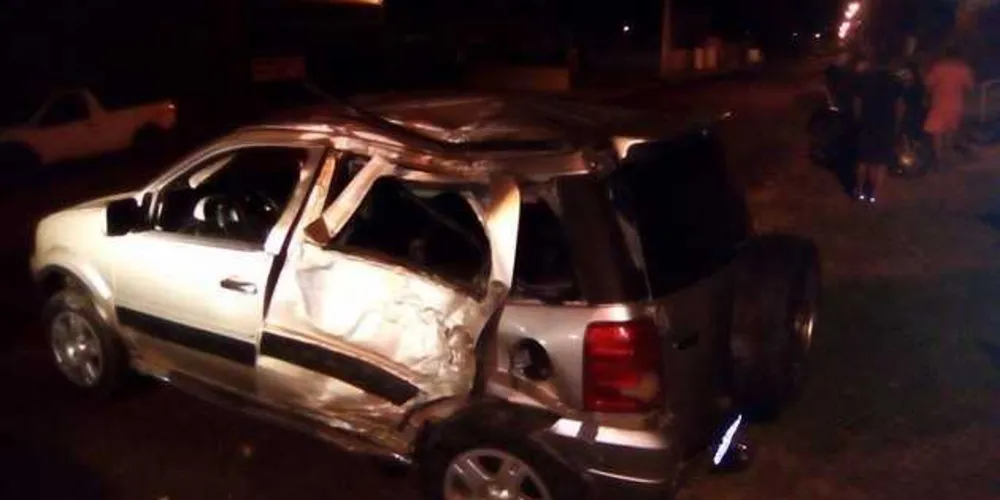 Imagem ilustrativa da imagem Carro fica destruído após grave acidente em Uvaranas