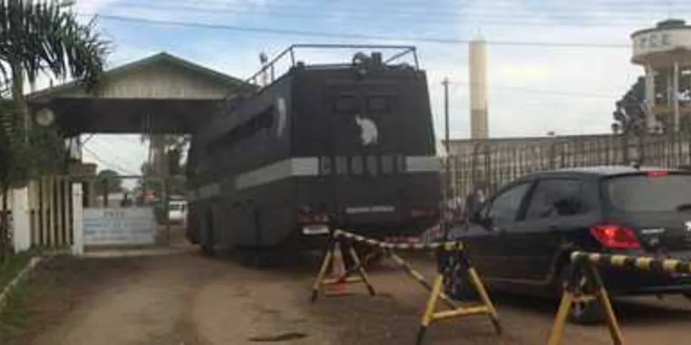 Caveirão da Polícia entra na Penitenciária / Imagem: Banda B
