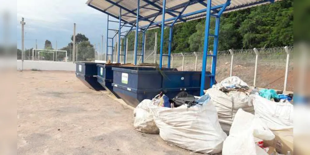 Imagem ilustrativa da imagem Castro coleta recicláveis e entulhos em ecopontos