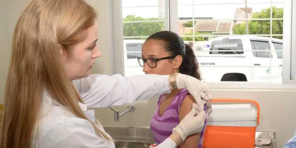 Imagem ilustrativa da imagem PR vacina 50 mil pessoas contra a Dengue