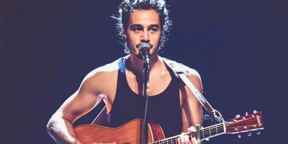 Imagem ilustrativa da imagem Tiago Iorc sobe ao palco do Teatro Marista hoje