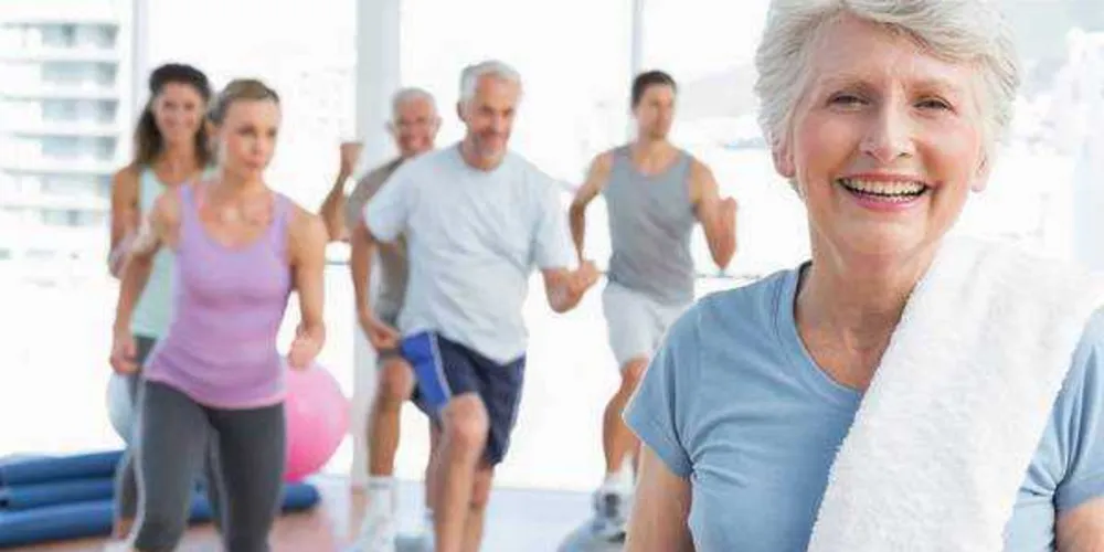 Praticar exercícios físicos na terceira idade traz benefícios para a vida de um idoso e pode transformar a sua saúde