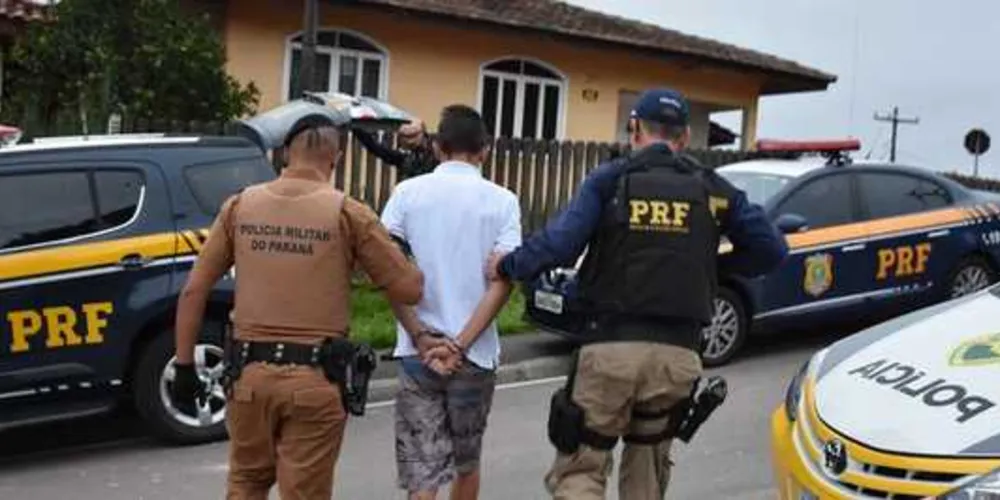 Imagem ilustrativa da imagem PRF e PM fazem megaoperação contra assaltantes de ônibus