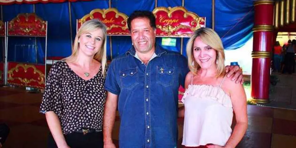 Secretária de Ação Social, Simone Kaminski Oliveira, o gerente do Circo Portugal, Luiz Carlos Pimentel e a Diretora da secretaria, Isane Kanson.