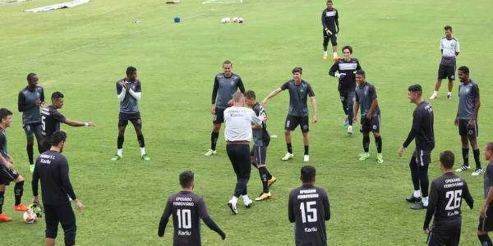 Para o jogo deste domingo, um dos prováveis desfalques será o atacante Daisson, que ainda não está com a documentação em dia