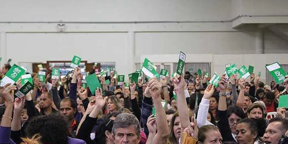 Imagem ilustrativa da imagem Professores estaduais decidem suspender greve