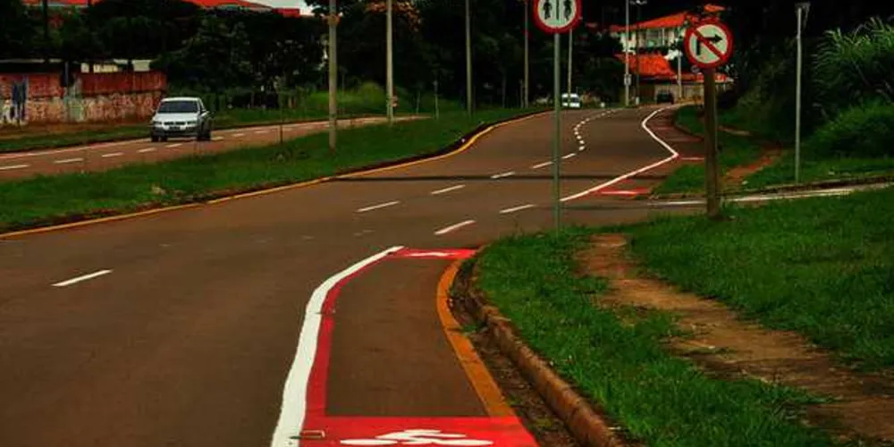 Imagem ilustrativa da imagem Prefeitura sinaliza trecho de avenida em Uvaranas
