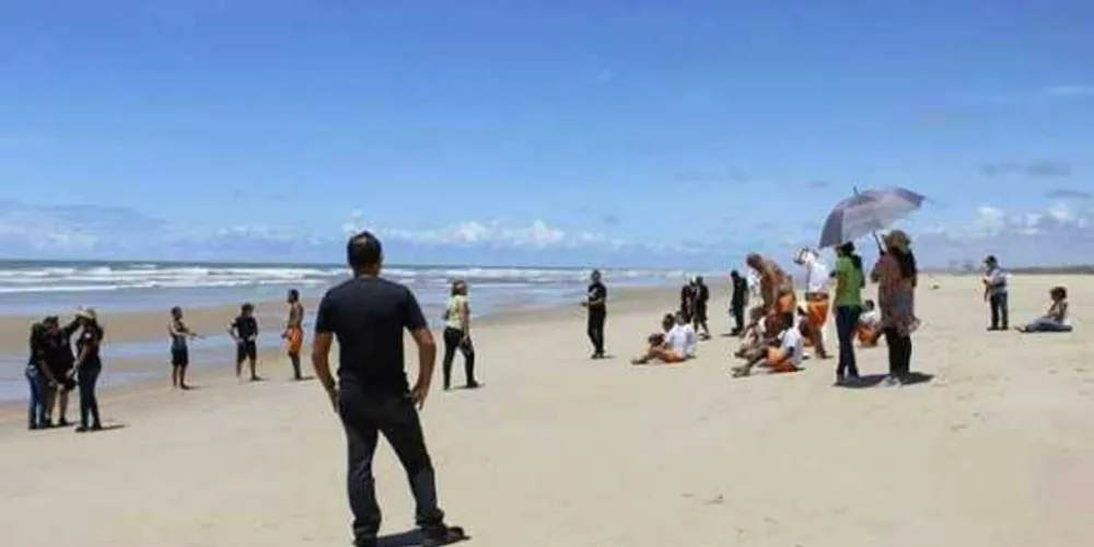 Imagem ilustrativa da imagem Juiz autoriza e detentos têm dia de lazer em praia no Sergipe