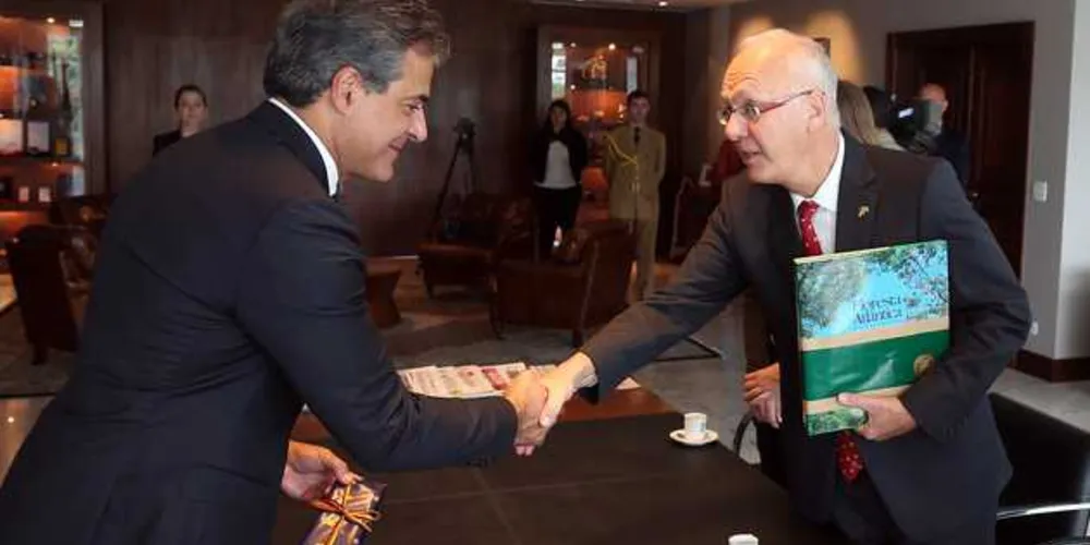 Imagem ilustrativa da imagem Embaixador da Alemanha destaca situação financeira do PR