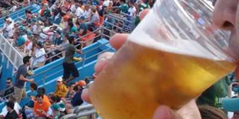 Cervejas podem ser liberadas nos estádios do Paraná/ Imagem: Banda B