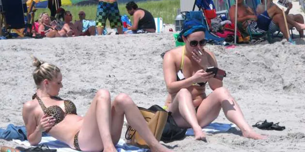 Imagem ilustrativa da imagem Comissão Europeia quer proibir o tabaco na praia