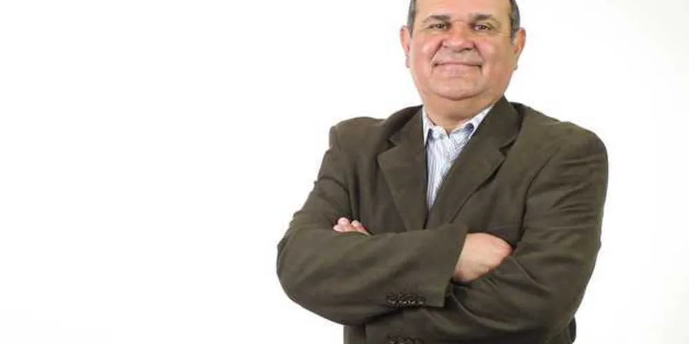 NIVER - O Presidente da Fundação de Cultura de nossa cidade, Fernando Durante, será cumprimentado pela passagem de seu aniversário, no próximo domingo (26).  Da coluna RC os votos de sucesso.