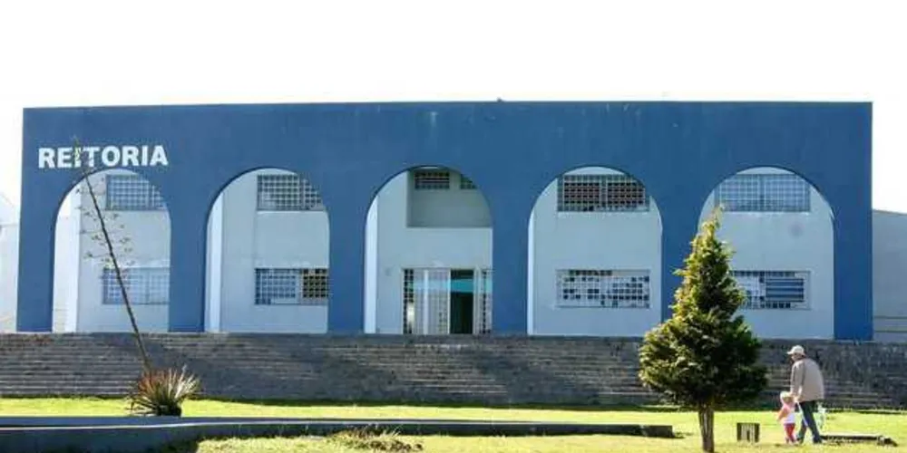 Lanchonete da Central de Salas e alunos foram assaltos por homens armados na noite desta sexta-feira (24)