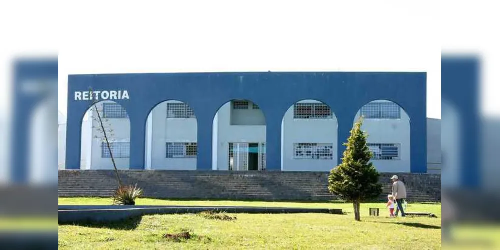 Lanchonete da Central de Salas e alunos foram assaltos por homens armados na noite desta sexta-feira (24)