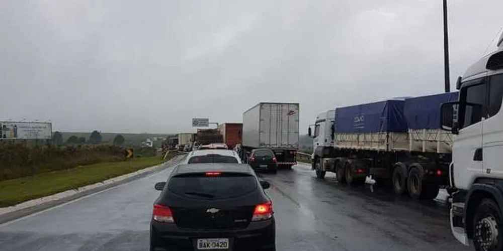 Congestionamento no sentido Ponta Grossa - Curitiba já tem cerca de 3 KM