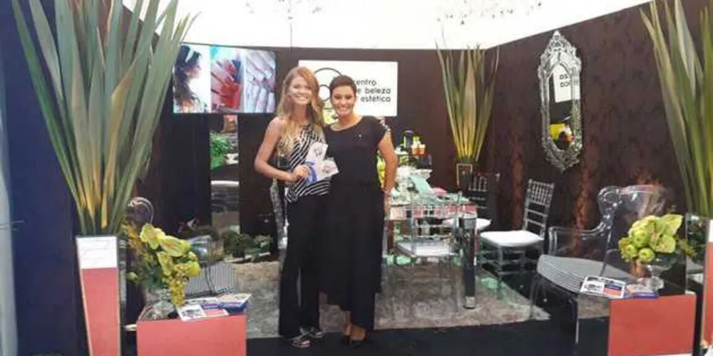 ALL CENTRO DE BELEZA - O All Centro de Beleza e Estética, através de suas proprietárias Luana Martins Valgas e Aylane Dias está com um belíssimo espaço na ExpoNoivas 2017, evidenciando os pacotes especiais para noivas, formandas e debutantes. O salão vem cada vez mais conquistando as mulheres exigentes e de bom 
gosto de nossa região. A ExpoNoivas está aberto até esta noite no Centro de Convenções do Shopping Palladium. Prestigie!