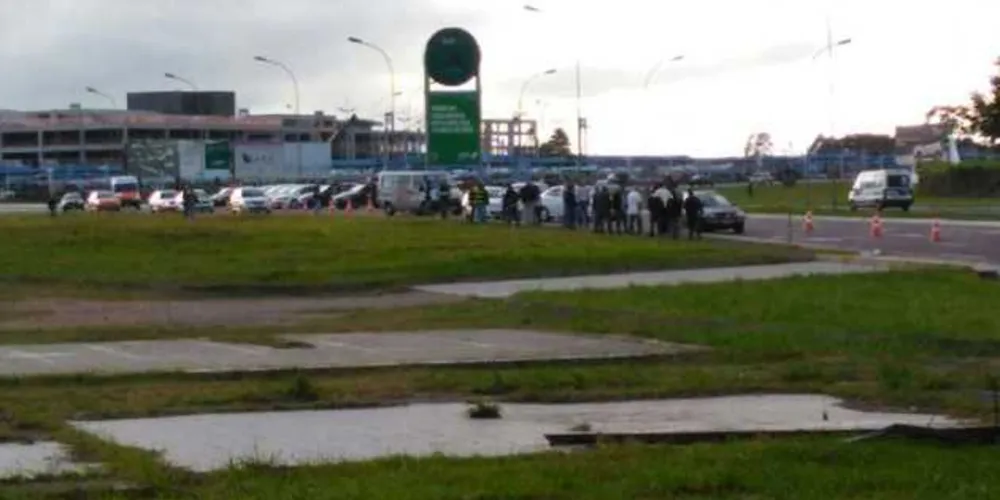 Imagem ilustrativa da imagem Fiscalização multa motoristas do Uber no Aeroporto Afonso Pena