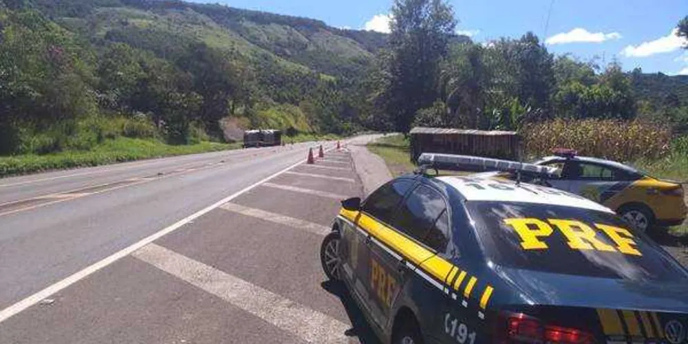 Bandidos abandonam explosivos na BR-376 e PRF interdita pistas