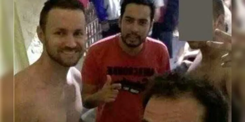 Imagem ilustrativa da imagem Amigos se reencontram em cadeia do PR e fazem ‘selfie’