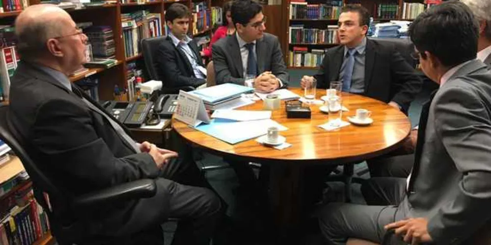 Imagem ilustrativa da imagem Aliel encontra ministro do STF para barrar terceirização