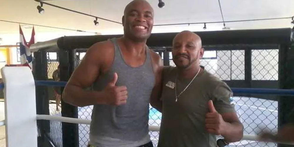 Ex-técnico de Anderson Silva ministra curso de boxe em PG/ Foto: Divulgação