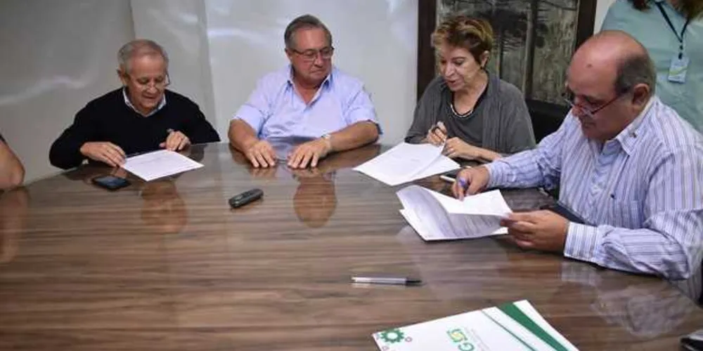 Imagem ilustrativa da imagem Acipg assina termo de cooperação com Prefeitura