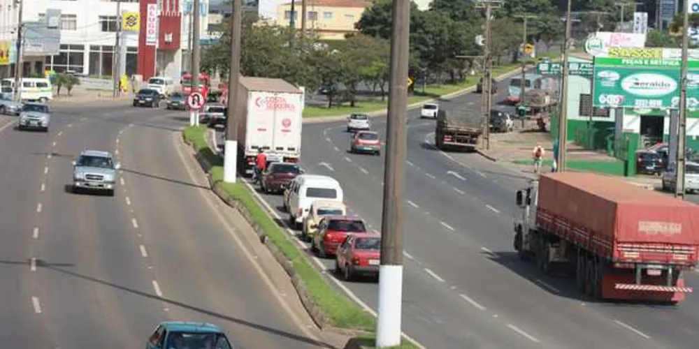 Avenida Souza Naves é conhecida pelo grande fluxo de veículos