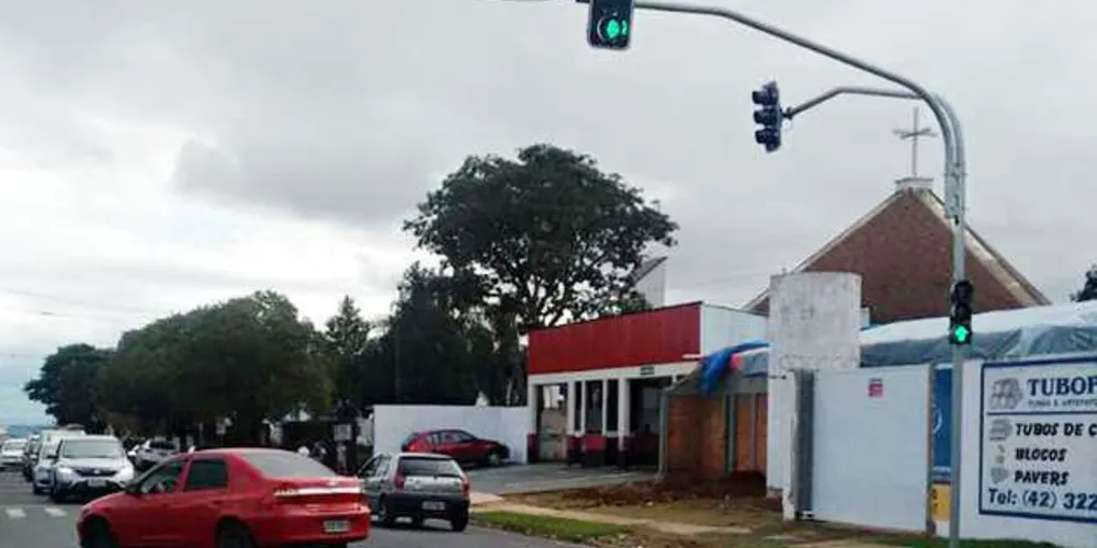 Imagem ilustrativa da imagem Novo semáforo na Vila Estrela entra em funcionamento