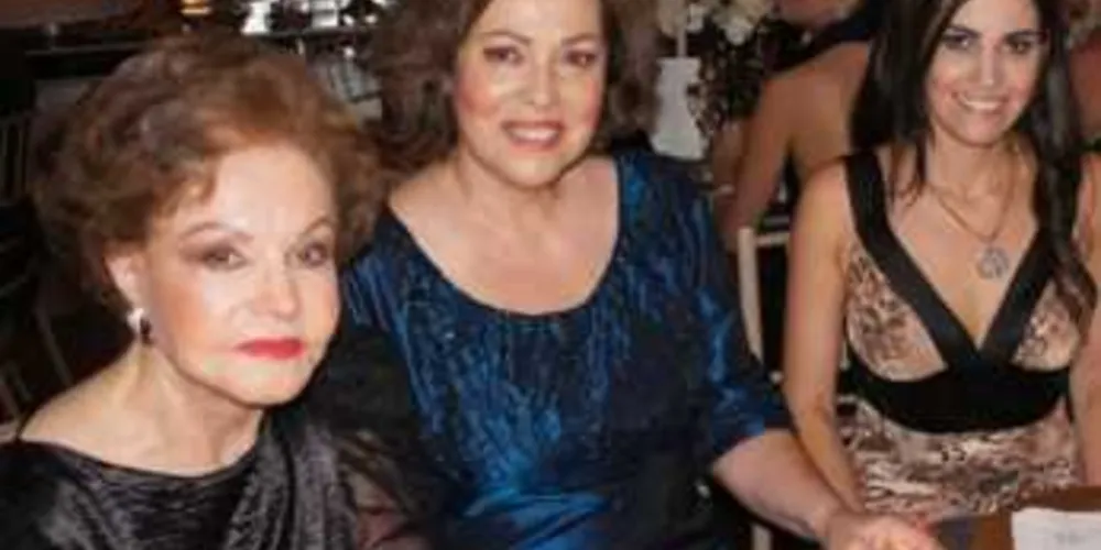PORTRAIT - No registro especial de três gerações, Margarida Santos Lima, Marlow Santos Lima Pilatti e Fernanda Santos Lima Pilatti. Marlow celebrou a passagem de seu aniversário na última terça feira (11) e sua filha, a advogada Fernanda brinda a vida na próxima sexta feira (14). Da coluna RC os votos de felicidades e saúde a estas mulheres especiais. 