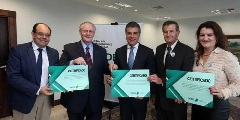 Imagem ilustrativa da imagem Sicredi recebe certificação de parceria com o BRDE