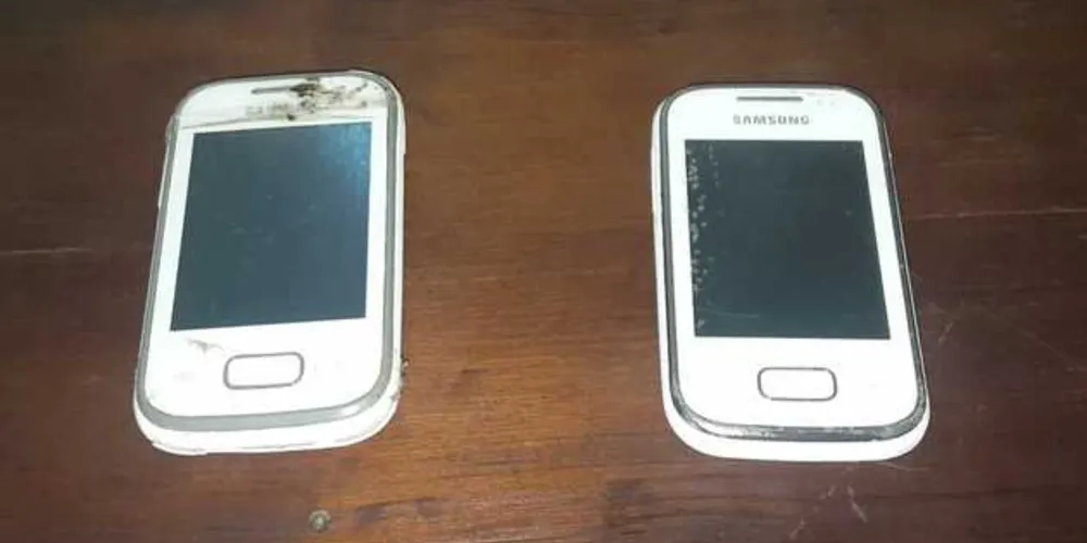 Celulares foram encontrados com os suspeitos | Foto: aRede/COP