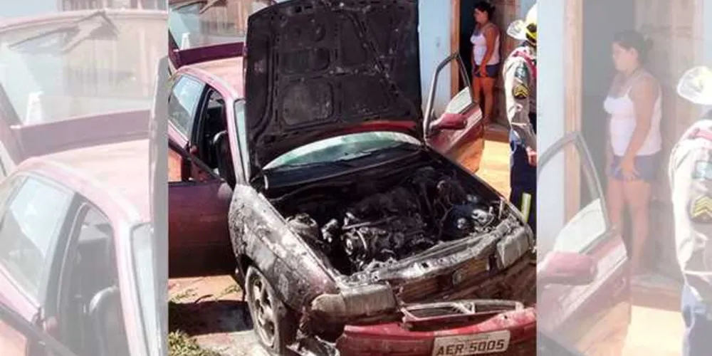 Veículo ficou destruído após o incidente